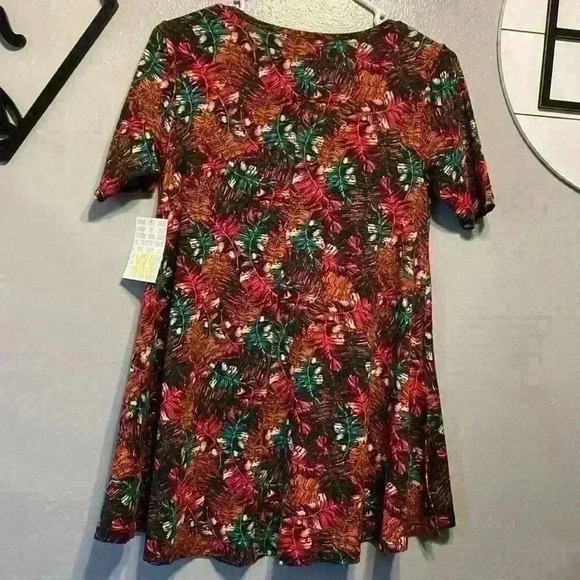 ❤️ LuLaRoe Feather Print Perfect T Size XXS Has Side Slits - Picture 6 of 7